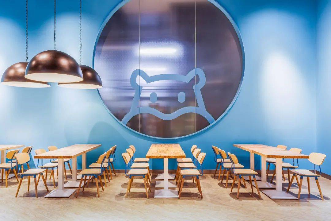 海南阿里巴巴盒马机器人餐厅，打造未来概念的餐饮空间设计