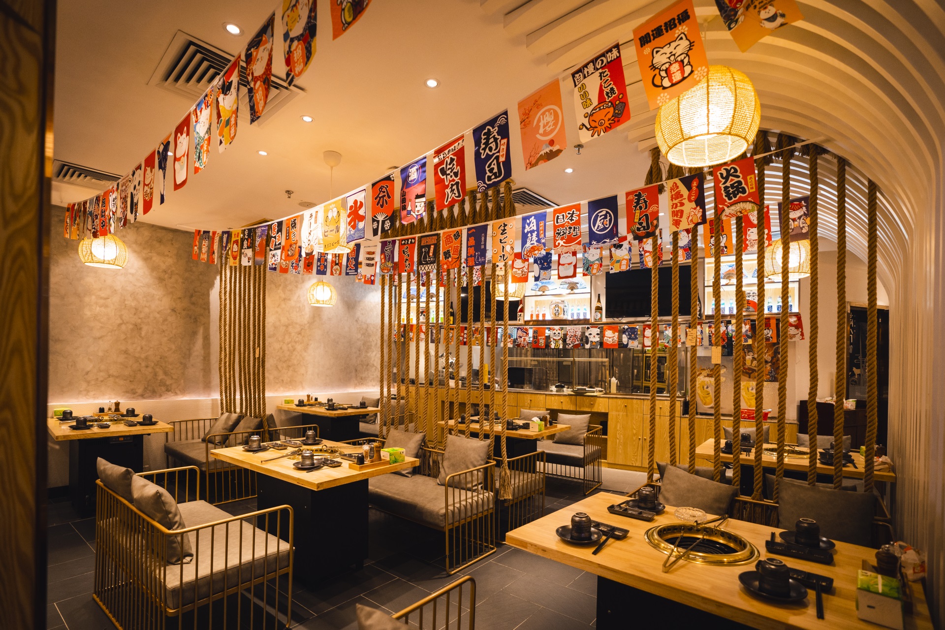 海南如何通过深圳餐饮空间设计来确定餐厅的装修风格？