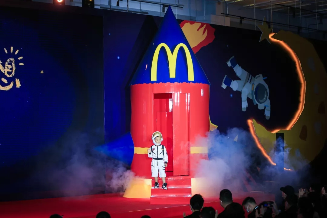 海南麦当劳中国为孩子“点亮梦想”，带你上天！